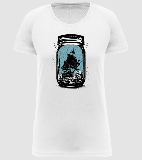 Trapped model alb pe tricou