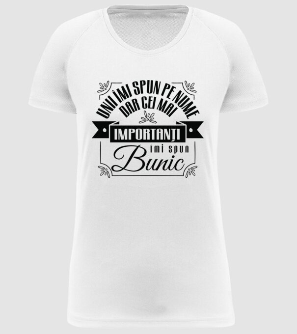 Unii îmi spun pe nume, dar cei mai importanți îmi spun bunic model alb pe tricou
