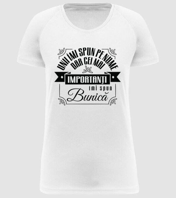 Unii îmi spun pe nume, dar cei mai importanți îmi spun bunică model alb pe tricou