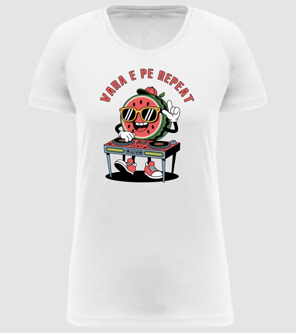 Vara e pe repeat model alb pe tricou