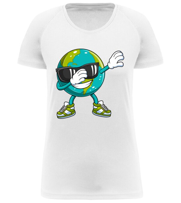 model  pe tricou
