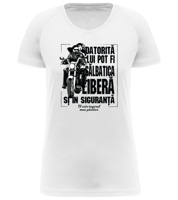  model  pe tricou