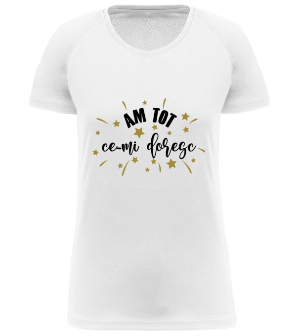  model  pe tricou
