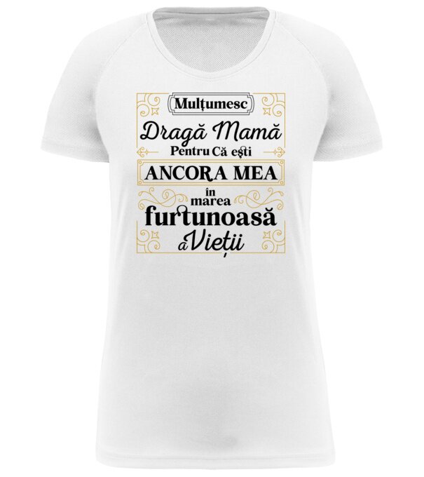  model  pe tricou