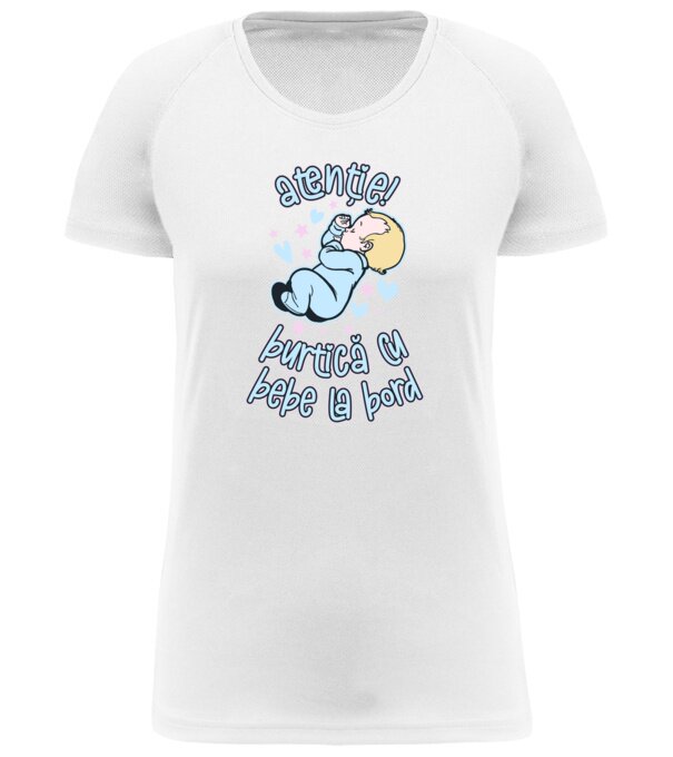  model  pe tricou
