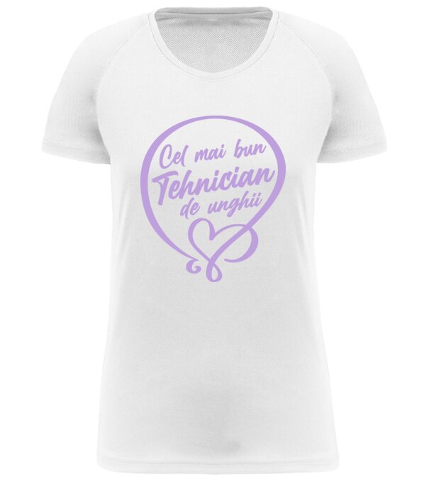  model  pe tricou