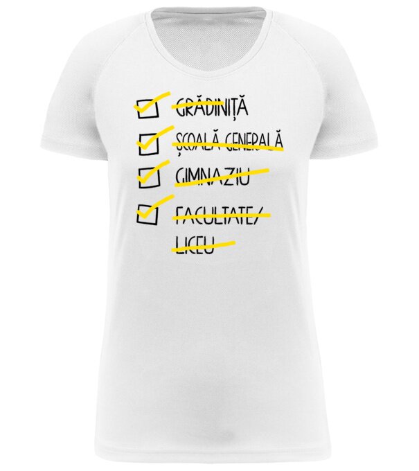  model  pe tricou