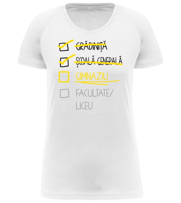  model  pe tricou