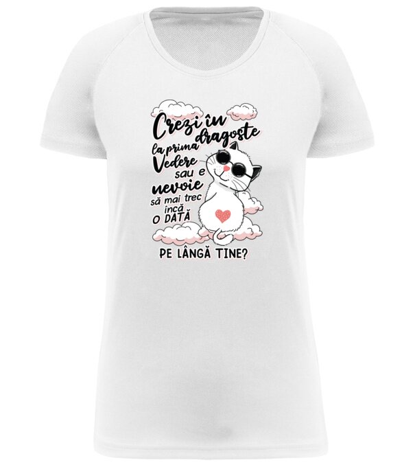  model  pe tricou