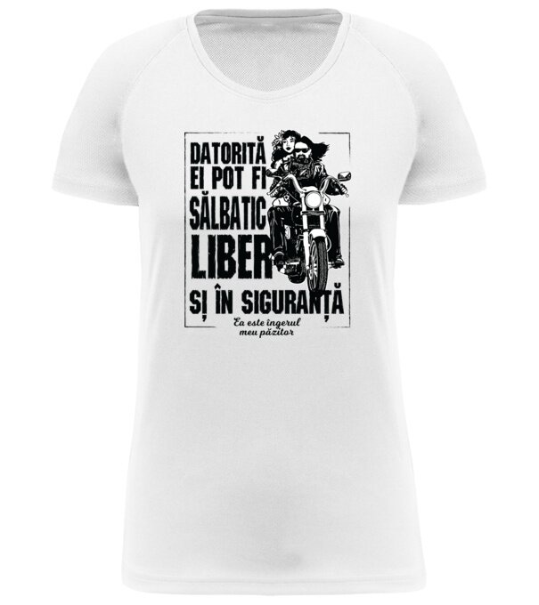  model  pe tricou
