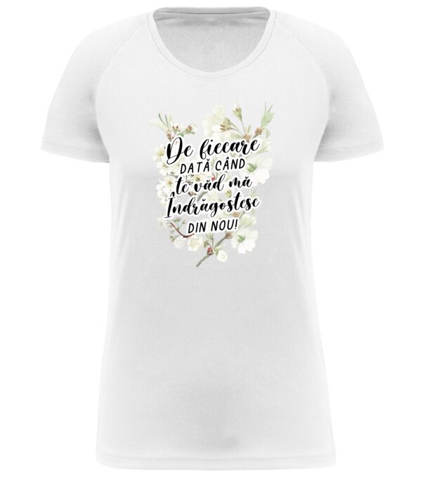  model  pe tricou