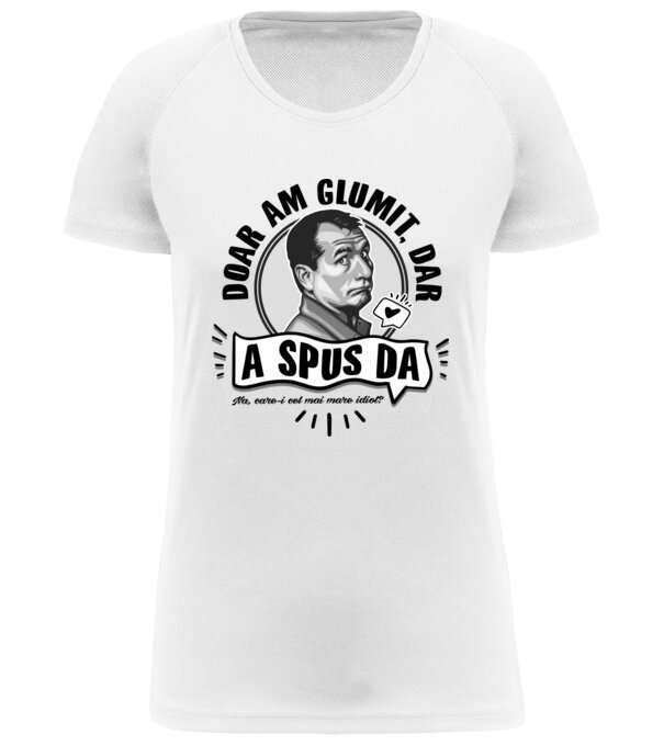  model  pe tricou