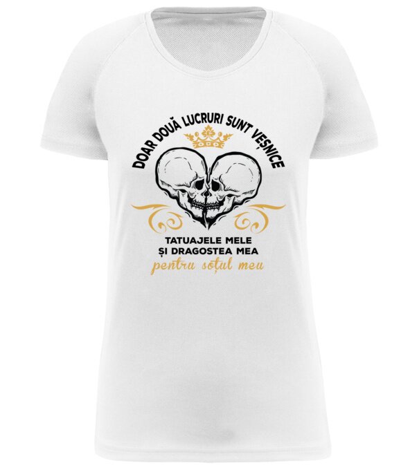  model  pe tricou