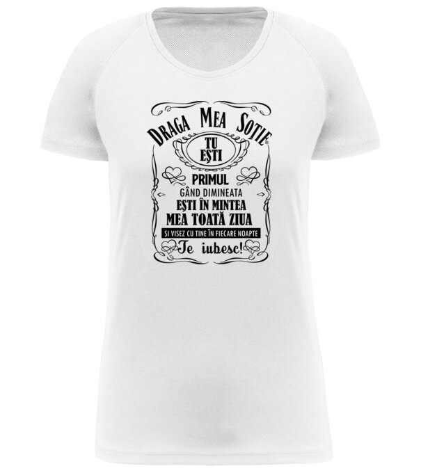  model  pe tricou