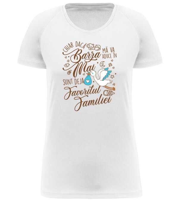  model  pe tricou