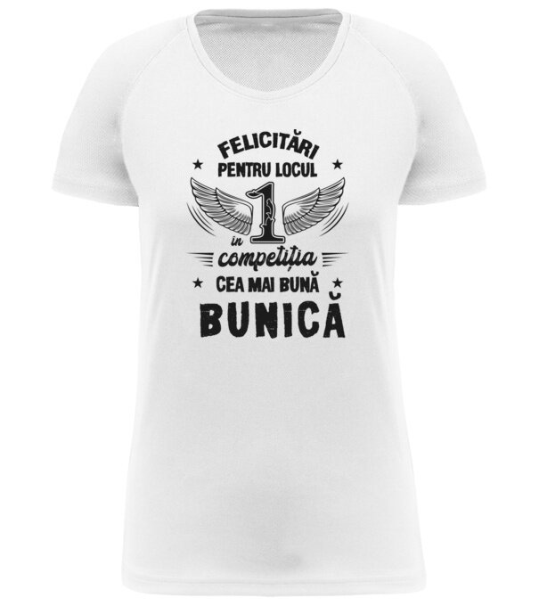  model  pe tricou