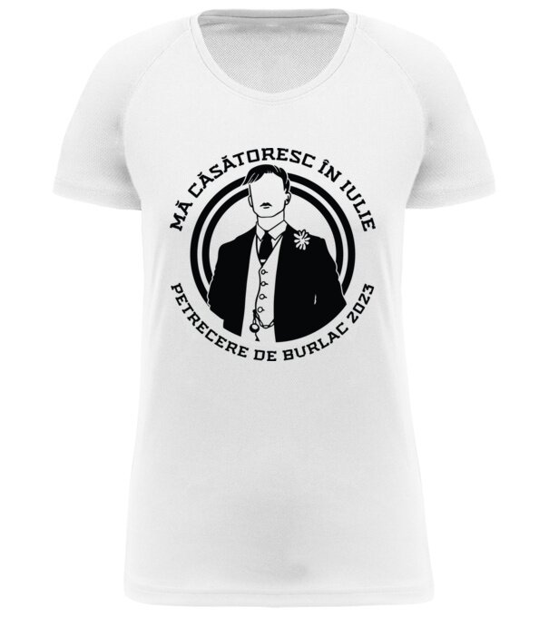  model  pe tricou