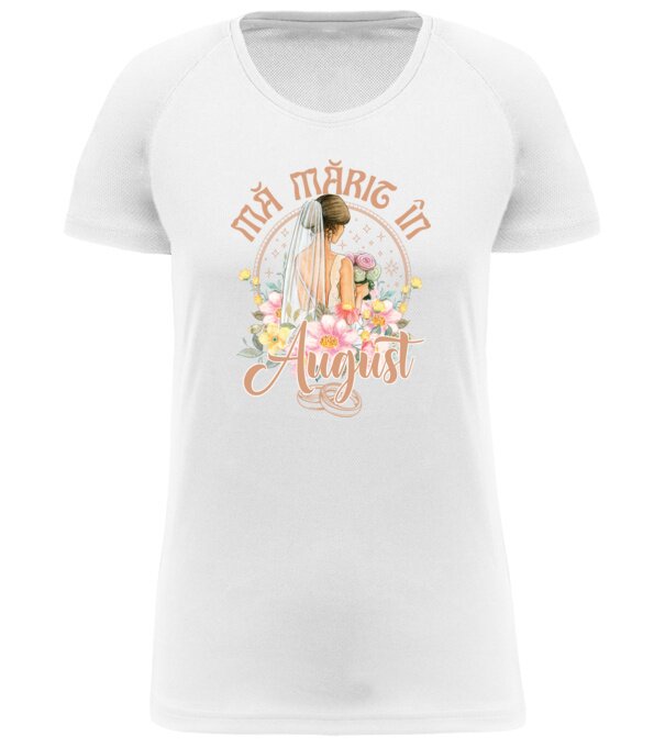  model  pe tricou