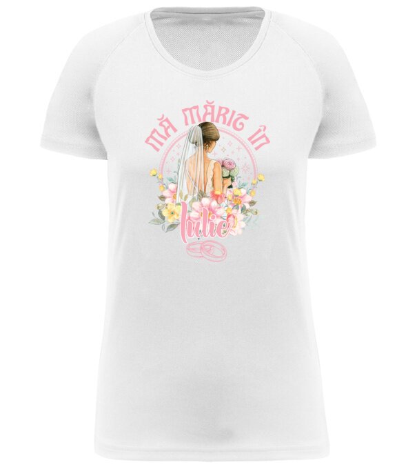  model  pe tricou