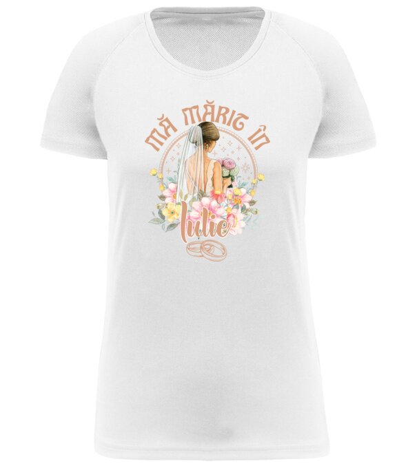  model  pe tricou