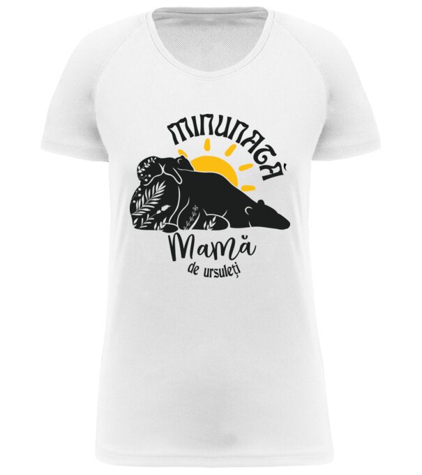  model  pe tricou