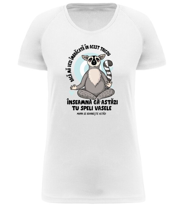  model  pe tricou
