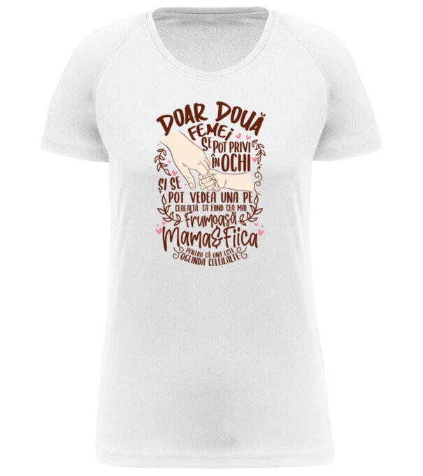  model  pe tricou