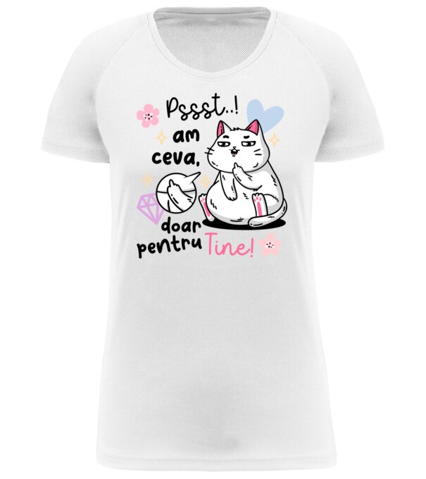 model  pe tricou