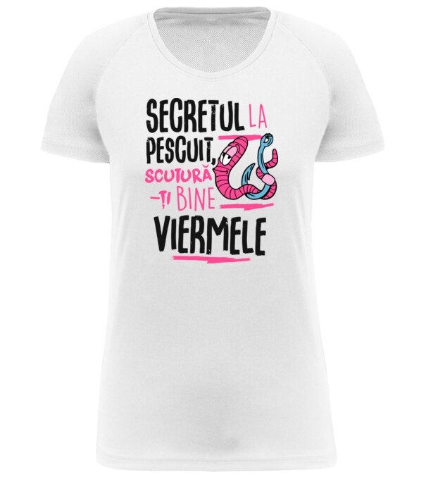  model  pe tricou