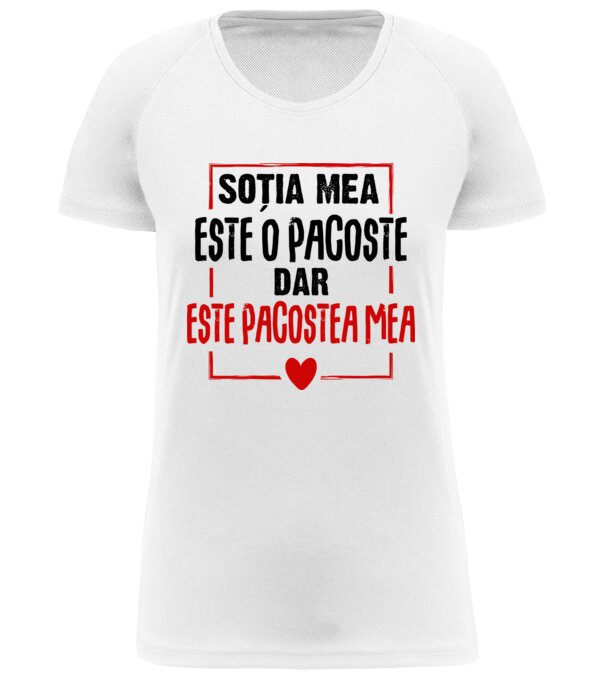  model  pe tricou