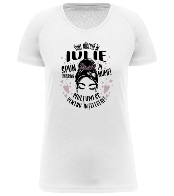  model  pe tricou