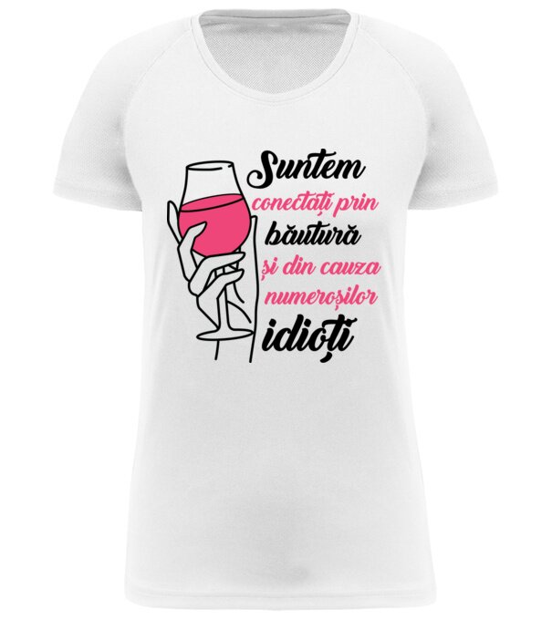  model  pe tricou