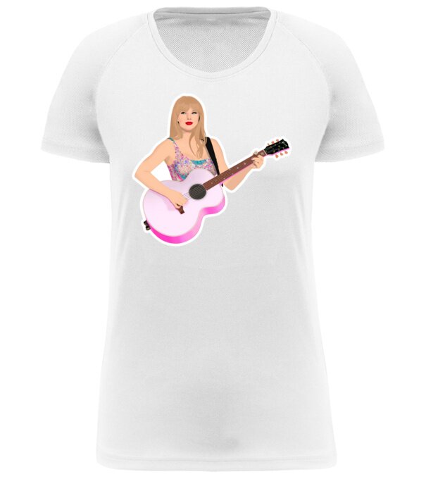  model  pe tricou