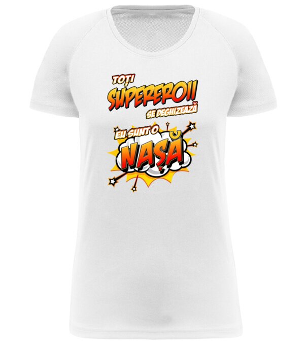  model  pe tricou