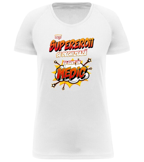  model  pe tricou