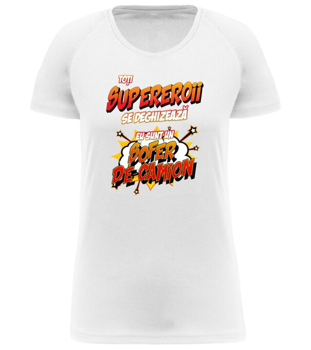  model  pe tricou