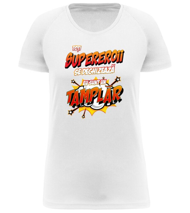  model  pe tricou