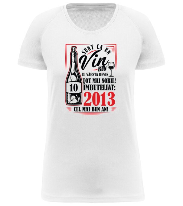  model  pe tricou