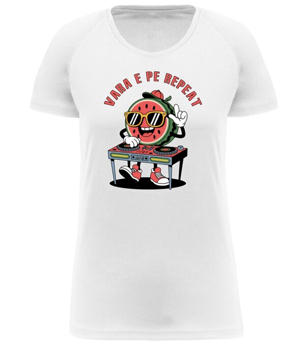  model  pe tricou