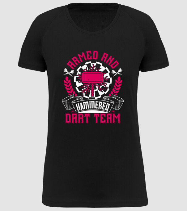 Armed and Hammered dart team model negru pe tricou