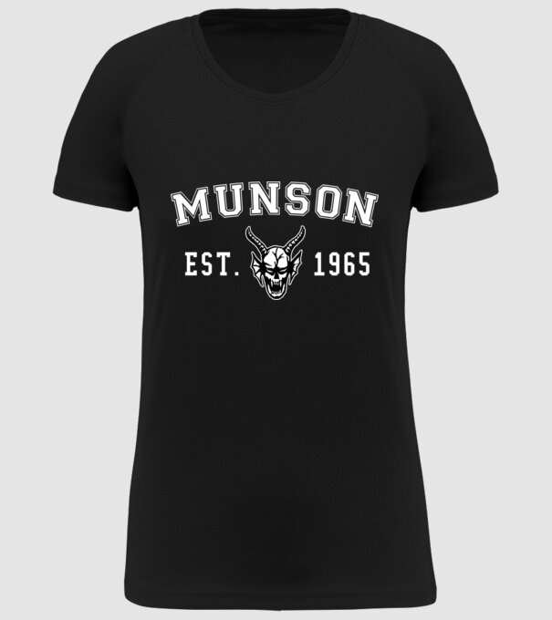 eddi munson est 1965 model negru pe tricou