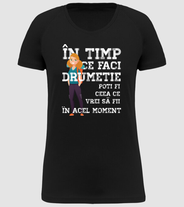 în timp ce faci drumeție poți fi ceea ce vrei să fii - în acel moment model negru pe tricou