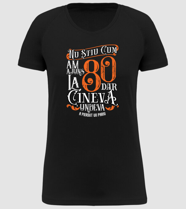 Nu știu cum am ajuns la 80, dar cineva, undeva, a pierdut un pariu model negru pe tricou