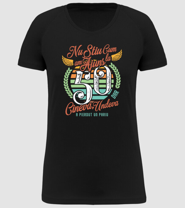 Nu știu cum am ajuns la 50, dar undeva, cineva a pierdut un pariu model negru pe tricou
