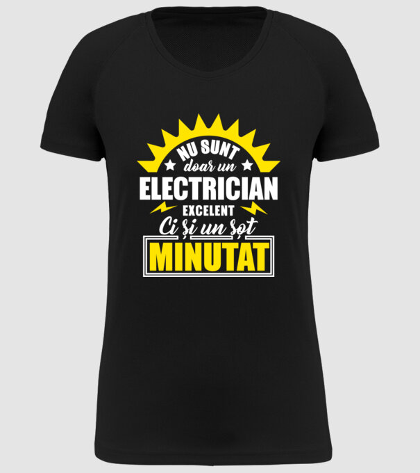 Nu sunt doar un electrician excelent, ci și un soț minunat! model negru pe tricou