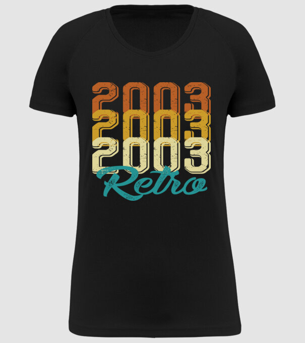 Retro 2003 model negru pe tricou