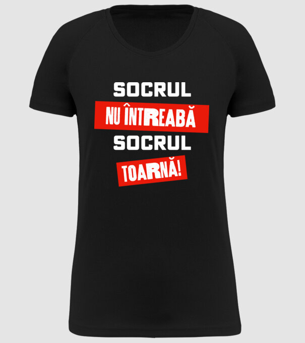 Socrul nu întreabă, socrul toarnă! model negru pe tricou