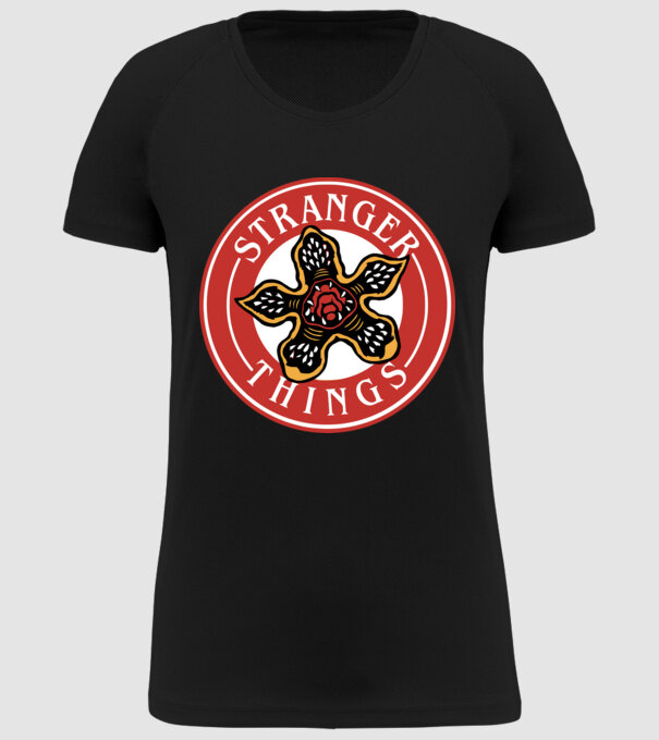 stranger things logo bucks model negru pe tricou
