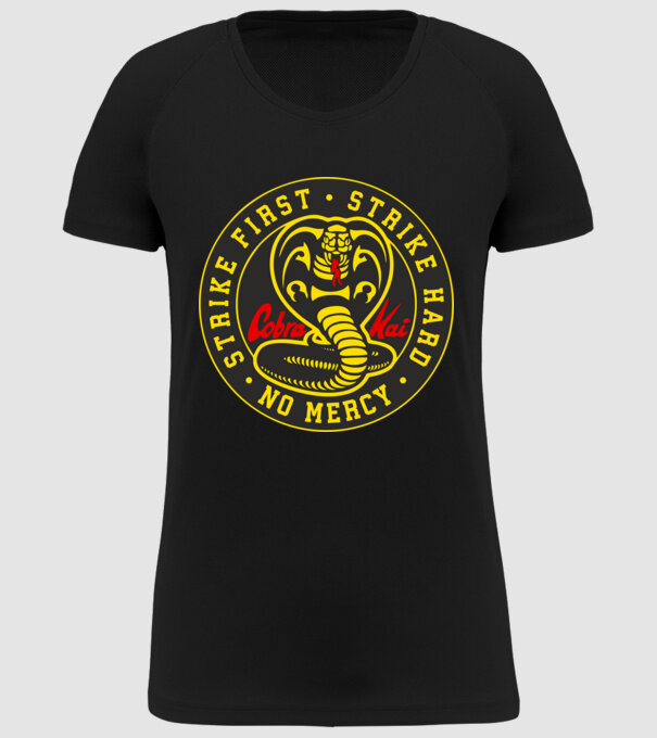 Strike first strike hard cobra kai model negru pe tricou