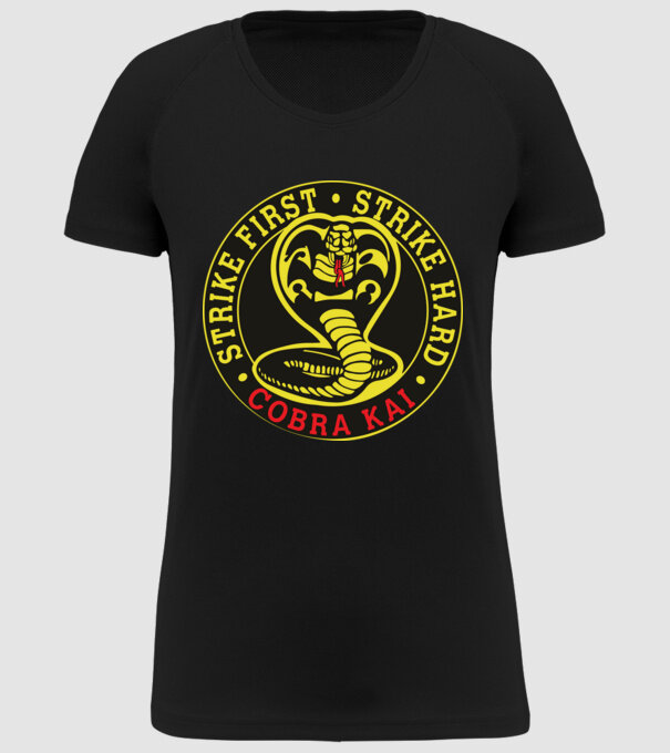 Strike first strike hard logo model negru pe tricou